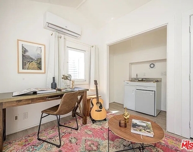2213 Arizona Avenue - Photo Thumbnail 10