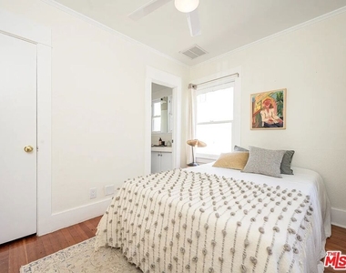 2213 Arizona Avenue - Photo Thumbnail 11