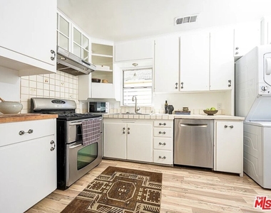 2213 Arizona Avenue - Photo Thumbnail 8