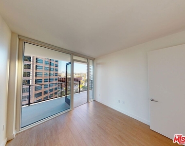 11750 Wilshire Boulevard - Photo Thumbnail 12