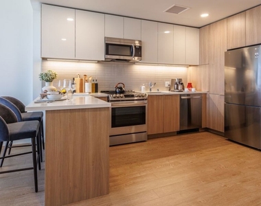 11750 Wilshire Boulevard - Photo Thumbnail 3
