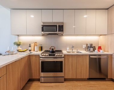 11750 Wilshire Boulevard - Photo Thumbnail 1
