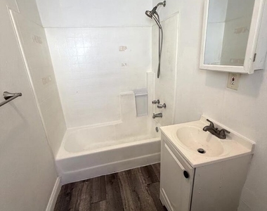 139 S Rosemead Boulevard - Photo Thumbnail 6