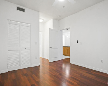 100 S Alameda Street - Photo Thumbnail 12