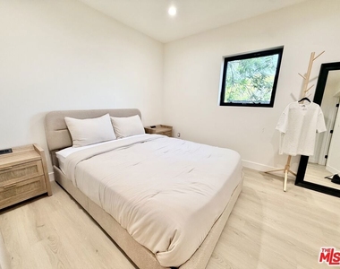 2707 Benedict Street - Photo Thumbnail 17