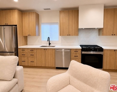 2707 Benedict Street - Photo Thumbnail 3