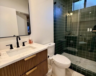 2707 Benedict Street - Photo Thumbnail 7