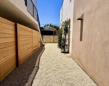 2707 Benedict Street - Photo Thumbnail 24