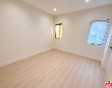 2707 Benedict Street - Photo Thumbnail 10