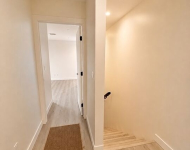 2707 Benedict Street - Photo Thumbnail 19