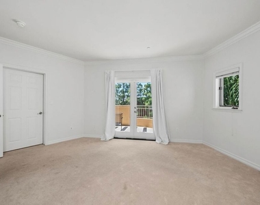 1000 Granville Avenue - Photo Thumbnail 40