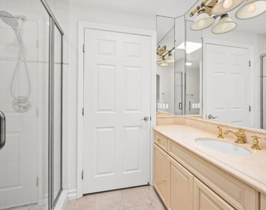 1000 Granville Avenue - Photo Thumbnail 47