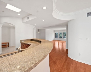 1000 Granville Avenue - Photo Thumbnail 33