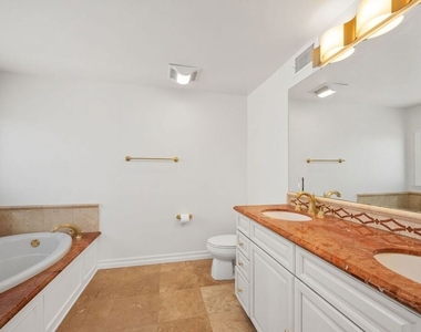 1000 Granville Avenue - Photo Thumbnail 42