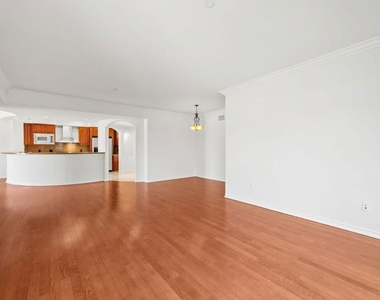 1000 Granville Avenue - Photo Thumbnail 25