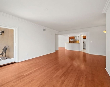 1000 Granville Avenue - Photo Thumbnail 26
