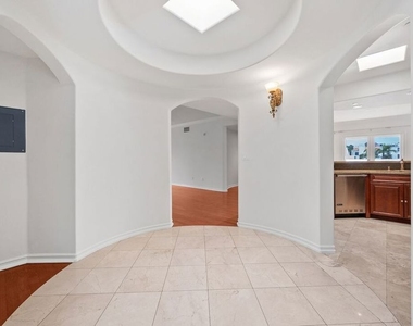1000 Granville Avenue - Photo Thumbnail 36
