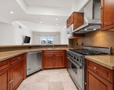 1000 Granville Avenue - Photo Thumbnail 35