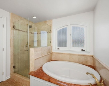 1000 Granville Avenue - Photo Thumbnail 43