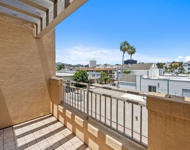 1000 Granville Avenue - Photo Thumbnail 31
