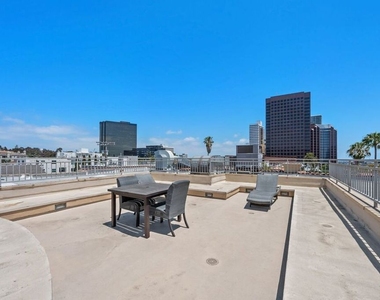 1000 Granville Avenue - Photo Thumbnail 49