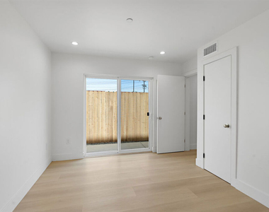 10963 Calvert - Photo Thumbnail 14