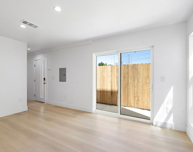 10963 Calvert - Photo Thumbnail 11