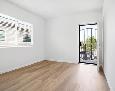 5436 Imperial Ave - Photo Thumbnail 2