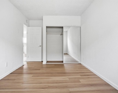 5436 Imperial Ave - Photo Thumbnail 6