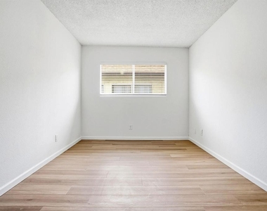 5436 Imperial Ave - Photo Thumbnail 5