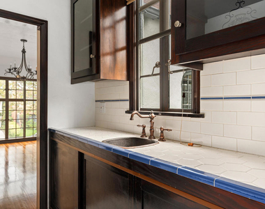 407 N Orange Drive - Photo Thumbnail 5