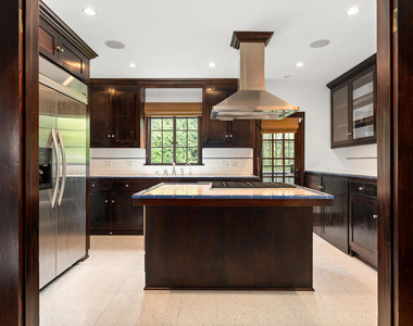 407 N Orange Drive - Photo Thumbnail 4