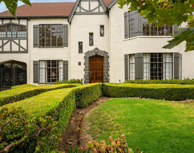 407 N Orange Drive - Photo Thumbnail 24
