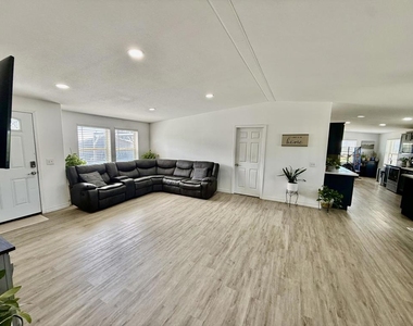 64173 Thomas Avenue - Photo Thumbnail 2