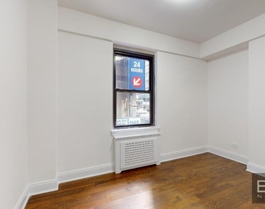 East 57th Street - Photo Thumbnail 4