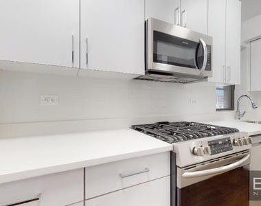 East 57th Street - Photo Thumbnail 2