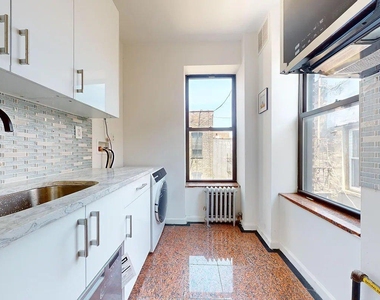 East 5th Street - Photo Thumbnail 5