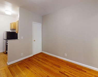 West 83 Street - Photo Thumbnail 3