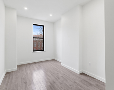 364 Menahan St - Photo Thumbnail 4