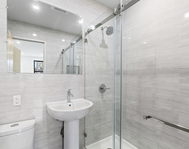 364 Menahan St - Photo Thumbnail 3