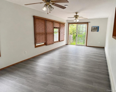 218 Bayview Drive - Photo Thumbnail 4