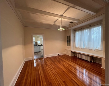 8 Bogart Avenue - Photo Thumbnail 4