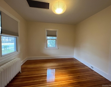 8 Bogart Avenue - Photo Thumbnail 7
