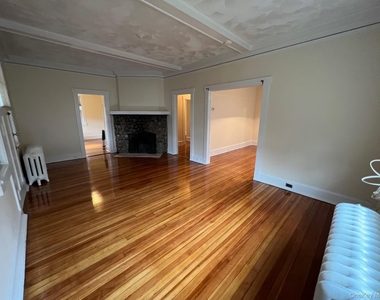 8 Bogart Avenue - Photo Thumbnail 3