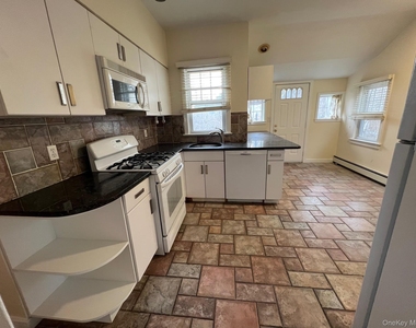8 Bogart Avenue - Photo Thumbnail 9
