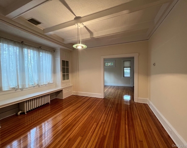8 Bogart Avenue - Photo Thumbnail 5