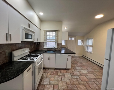 8 Bogart Avenue - Photo Thumbnail 11
