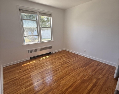35 Winchester Avenue - Photo Thumbnail 3