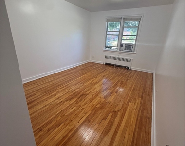 35 Winchester Avenue - Photo Thumbnail 5