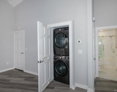 183 N Wellwood Avenue - Photo Thumbnail 8